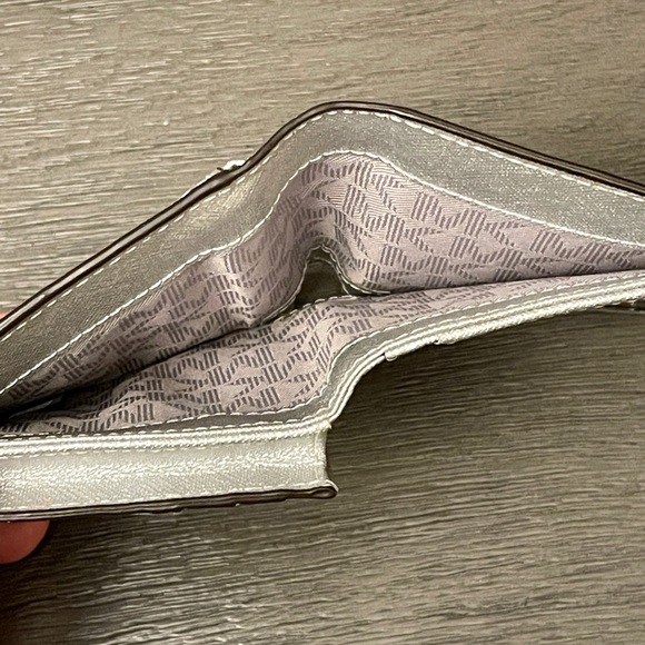 Michael Kors Wallet Silver - Picture 10 of 10